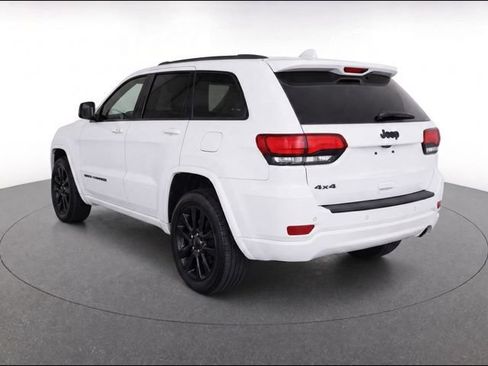 Used 2021 Jeep Grand Cherokee Laredo X AWD/4WD image 4