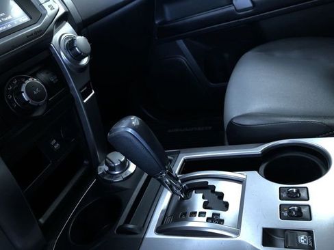 Used 2017 Toyota 4Runner SR5 Premium image 29