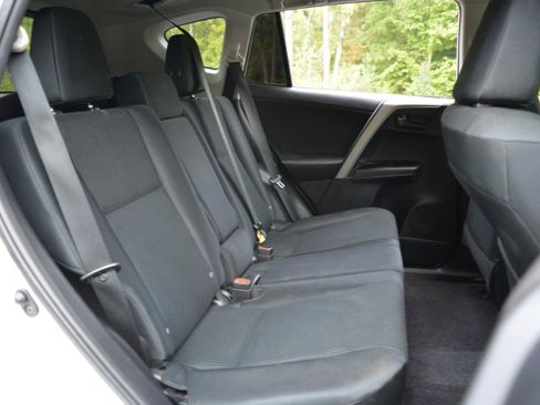 Used 2016 Toyota RAV4 LE FWD image 15