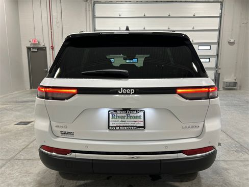 New 2025 Jeep Grand Cherokee Laredo w/ Luxury Tech Group I image 7