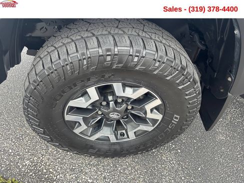 Used 2021 Toyota Tacoma TRD Off-Road w/ TRD Premium Off Road Package AWD/4WD image 25