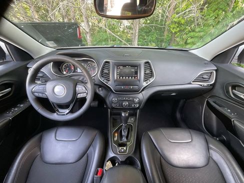 Used 2021 Jeep Cherokee Latitude Plus FWD image 18