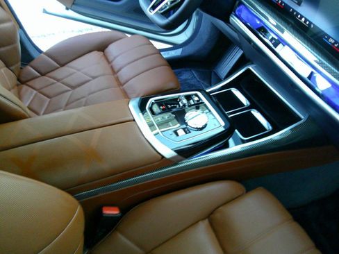 Used 2025 BMW 760i xDrive w/ Executive Package image 59