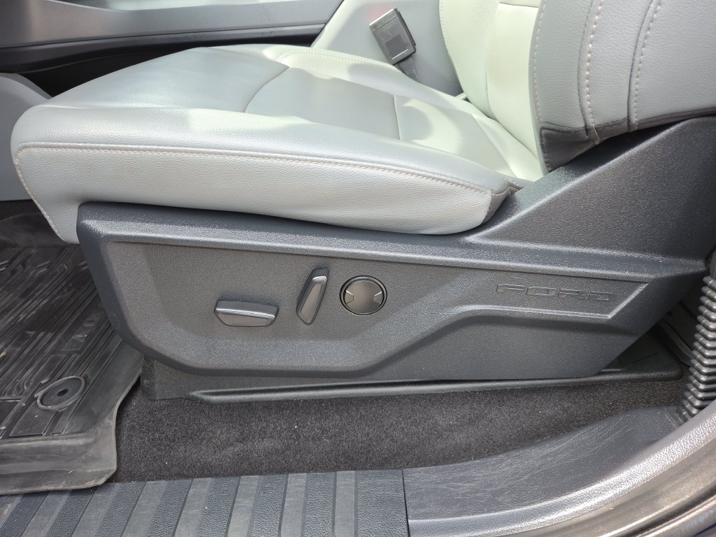 Used 2025 Ford F150 Lightning Flash AWD/4WD image 12