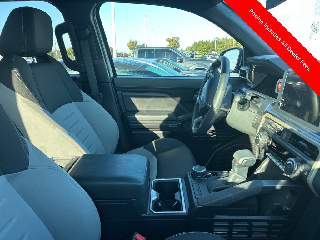 Used 2025 Toyota Tacoma TRD Sport AWD/4WD image 3