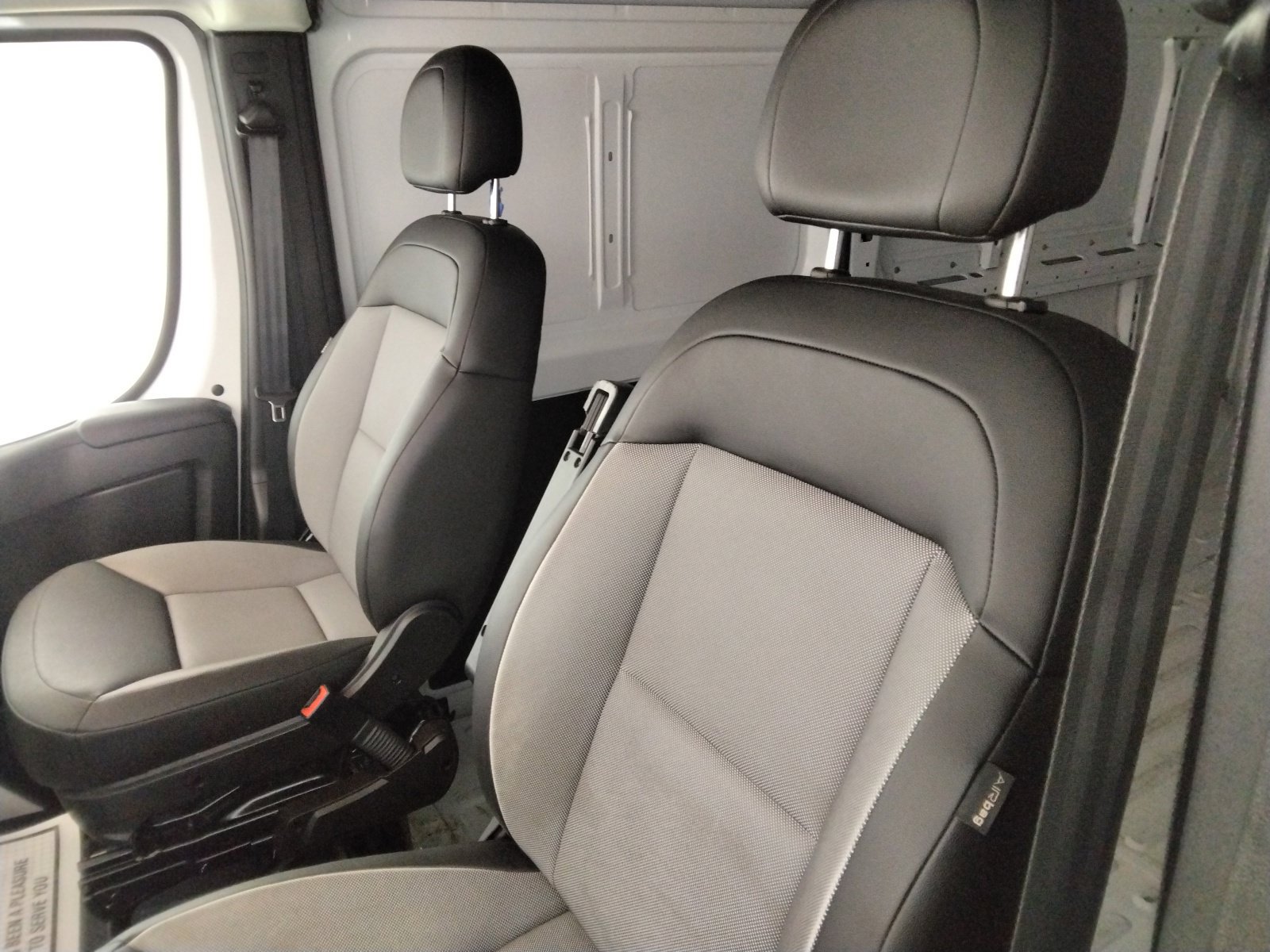 Used 2026 RAM ProMaster 2500 w/ Convenience Group FWD image 24