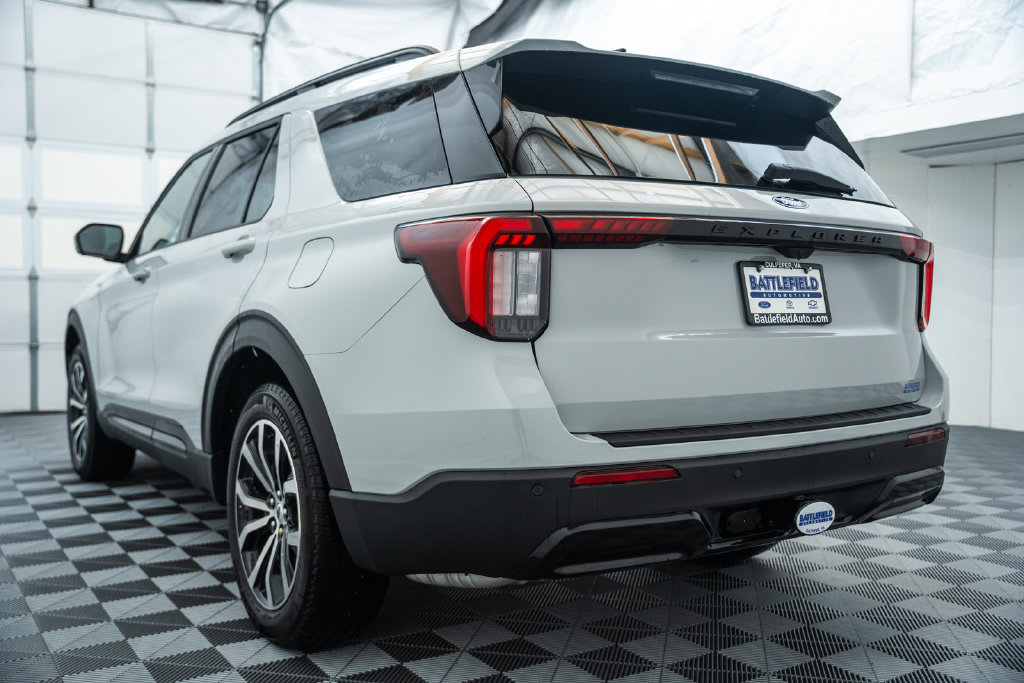 New 2027 Ford Explorer ST-Line AWD/4WD image 7