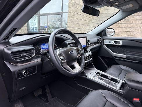 Used 2023 Ford Explorer Limited w/ Equipment Group 301A image 9