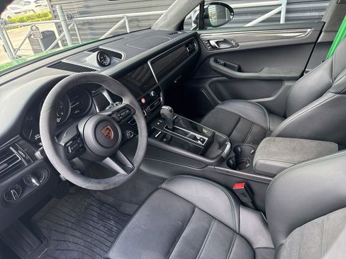 Certified 2026 Porsche Macan GTS image 4