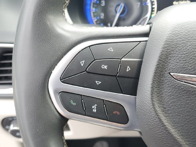 Used 2023 Chrysler Pacifica Touring-L FWD image 22
