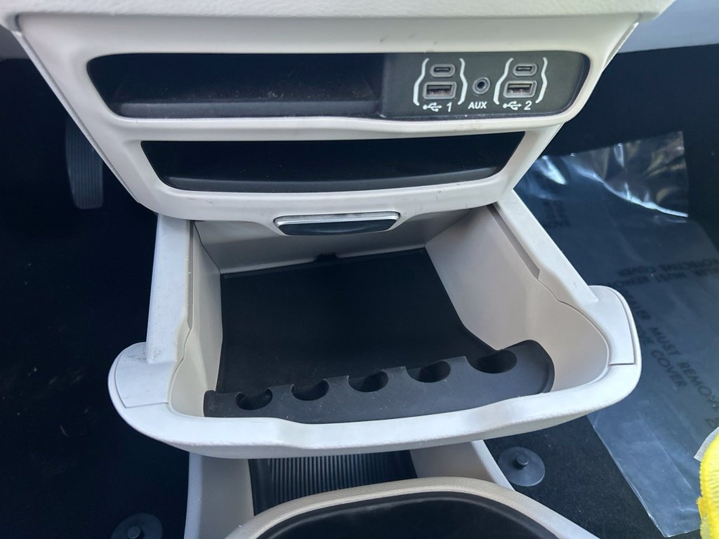 Used 2024 Chrysler Pacifica Touring-L FWD image 33