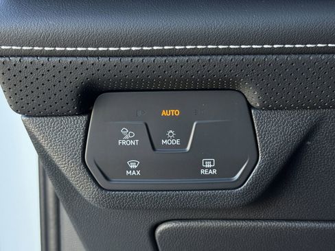 New 2026 Volkswagen Atlas Cross Sport SE image 17