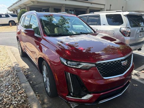 Used 2024 Cadillac XT6 Premium Luxury w/ Technology Package FWD image 2