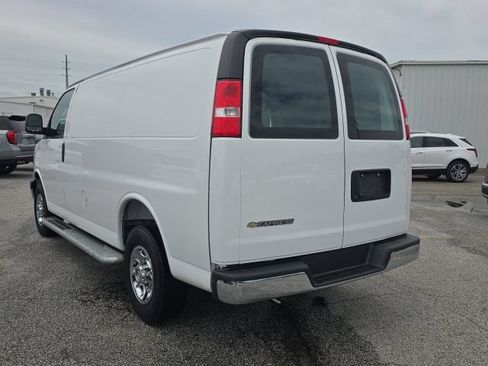 Used 2025 Chevrolet Express 2500 w/ Driver Convenience Package RWD image 3