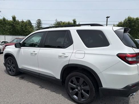 Certified 2025 Honda Pilot Sport image 2