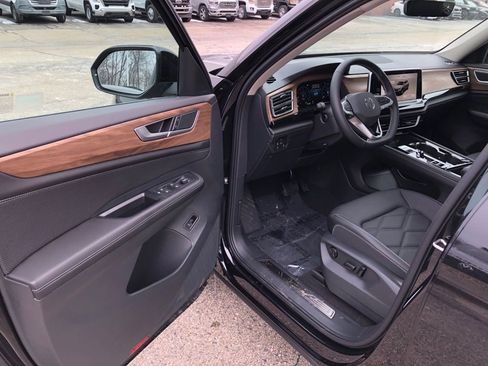 New 2026 Volkswagen Atlas SE image 9