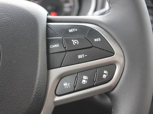 Used 2022 Jeep Cherokee Limited AWD/4WD image 15