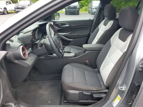 Used 2024 Chevrolet Trax RS w/ Sunroof Package FWD image 5