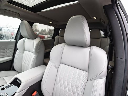 New 2025 Mitsubishi Outlander AWD image 22