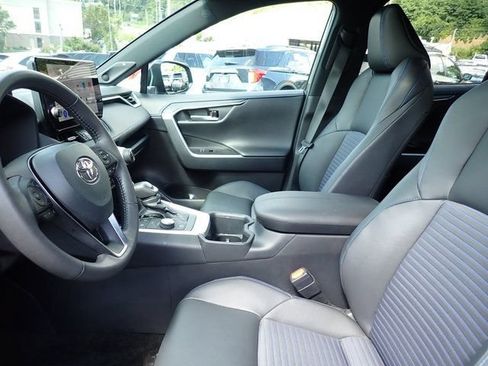 Used 2025 Toyota RAV4 XSE AWD/4WD image 11