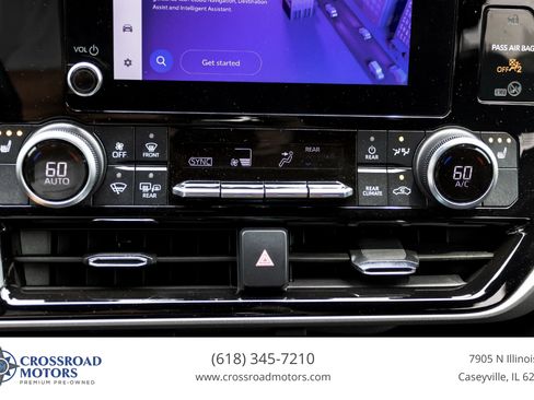 Used 2023 Toyota Highlander XLE AWD/4WD image 45