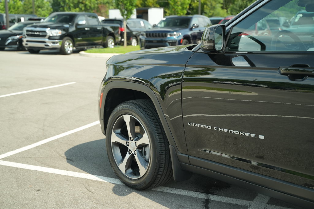 New 2026 Jeep Grand Cherokee Limited w/ MOPAR Finishing Package AWD/4WD image 41