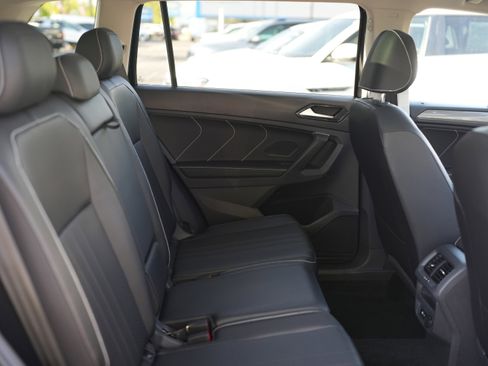 Certified 2024 Volkswagen Tiguan SE w/ Panoramic Sunroof Package AWD/4WD image 23