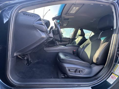 Used 2018 Toyota Camry SE FWD image 11