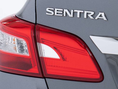 Used 2018 Nissan Sentra SV FWD image 13