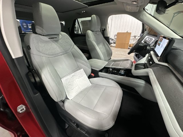 Used 2026 Ford Explorer Platinum w/ LUX Leather Package AWD/4WD image 32