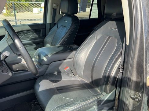 Used 2021 Ford Expedition Platinum image 12