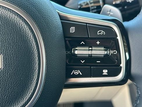 New 2026 Kia Carnival EX FWD image 30