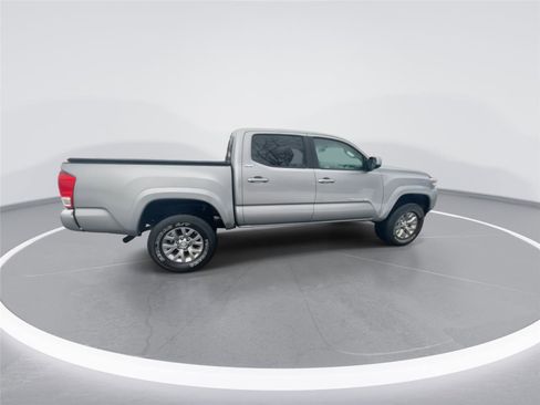 Used 2017 Toyota Tacoma SR5 image 9