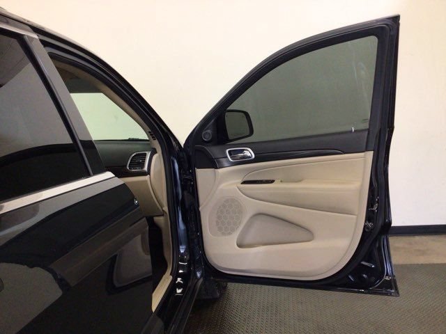 Used 2020 Jeep Grand Cherokee Laredo AWD/4WD image 9