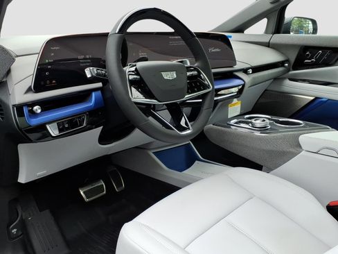 New 2027 Cadillac Optiq Luxury w/ LPO, Floor Liner Package AWD/4WD image 12