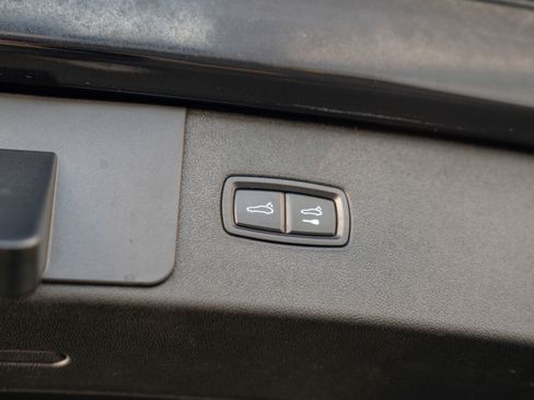 Used 2022 Porsche Cayenne image 36