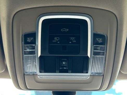 Used 2019 RAM 1500 Laramie AWD/4WD image 38