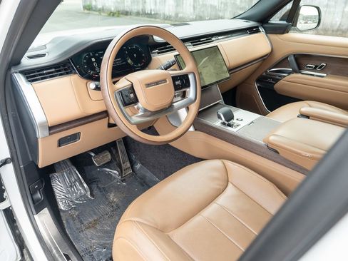 Certified 2025 Land Rover Range Rover Long Wheelbase SE AWD/4WD image 12
