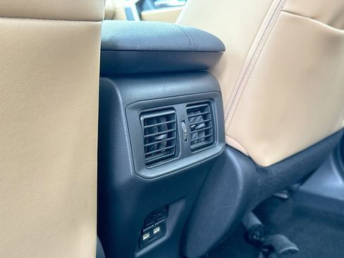 Used 2021 Toyota RAV4 XLE Premium image 32