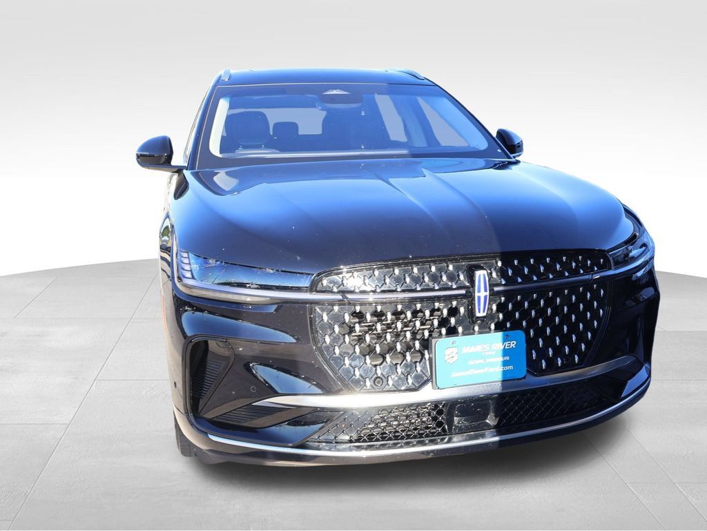Used 2024 Lincoln Nautilus Reserve w/ Equipment Group 202A AWD/4WD image 7