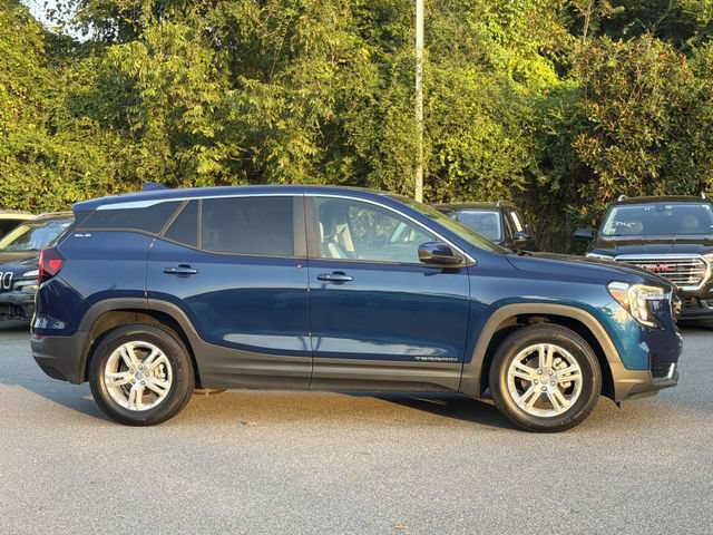 Used 2022 GMC Terrain SLE FWD image 2