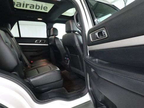 Used 2017 Ford Explorer XLT w/ Equipment Group 202A image 11
