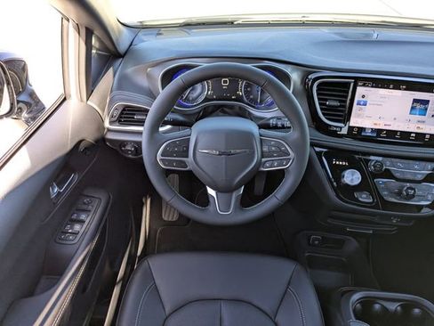New 2026 Chrysler Pacifica Select image 15