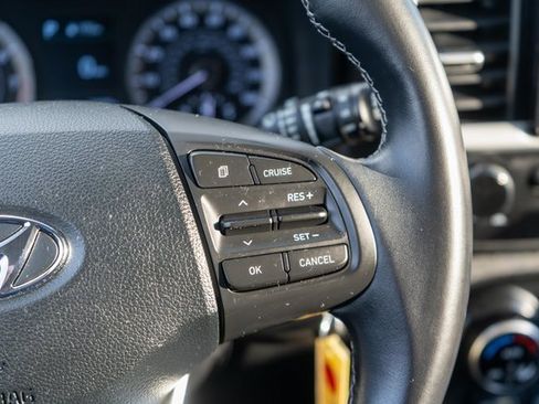 Used 2022 Hyundai Venue SEL image 25