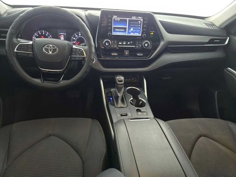Used 2020 Toyota Highlander L FWD image 19