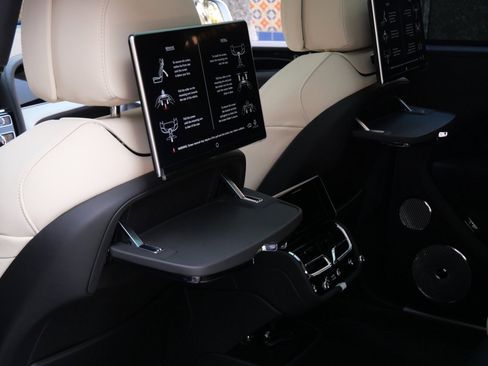 New 2025 Bentley Bentayga Extended Wheelbase image 26