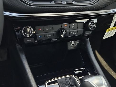 New 2026 Jeep Compass Latitude image 20