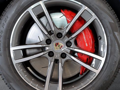 Used 2024 Porsche Cayenne Turbo AWD/4WD image 8