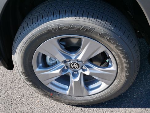 Certified 2025 Toyota RAV4 XLE w/ Convenience Package image 15