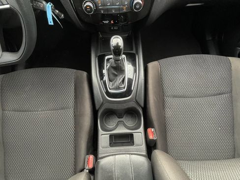 Used 2021 Nissan Rogue Sport S image 18